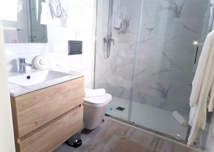 Mar Rosa, Estacionamento Gratuito * Nazaré